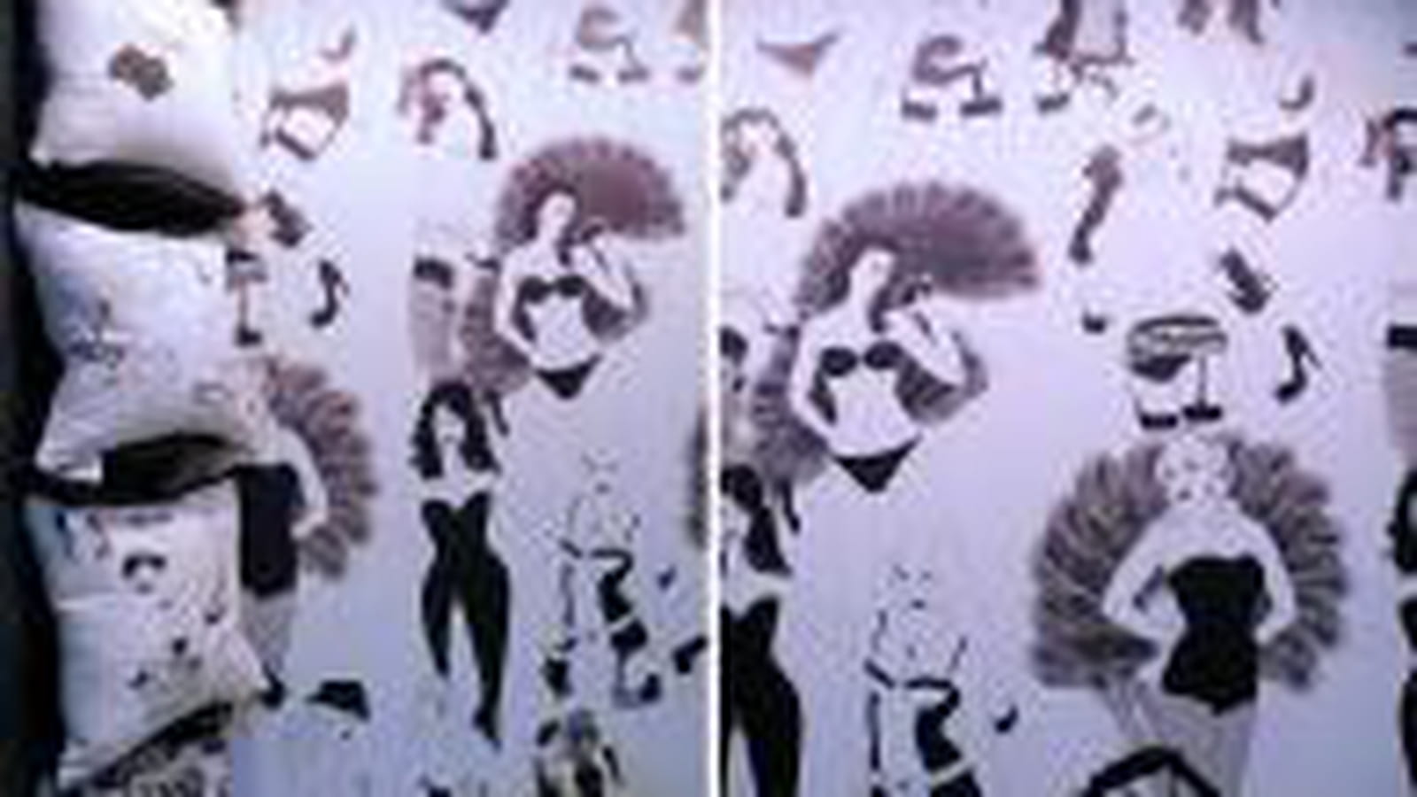 Papier peint et coussins de Dupenny
