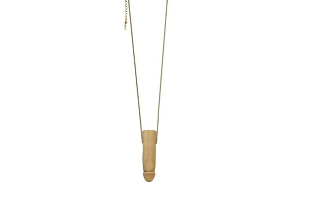 Le pendentif pénis de Saint Laurent