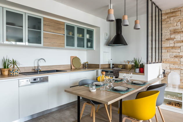 Cuisine moderne avec coin repas intégré