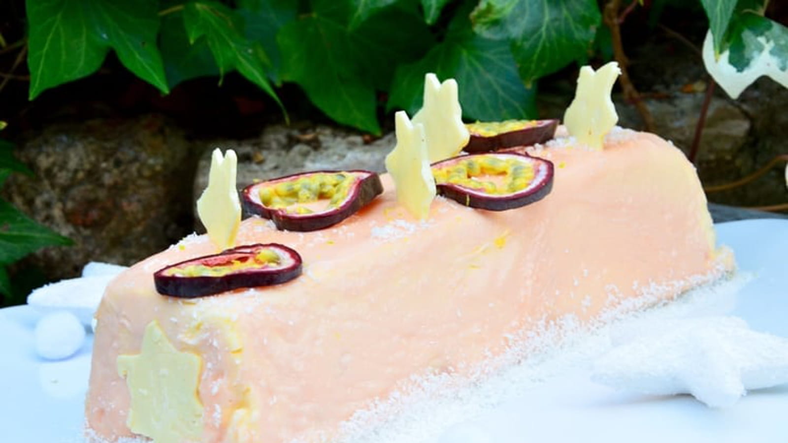 Bûche exotique à la mangue, passion, coco