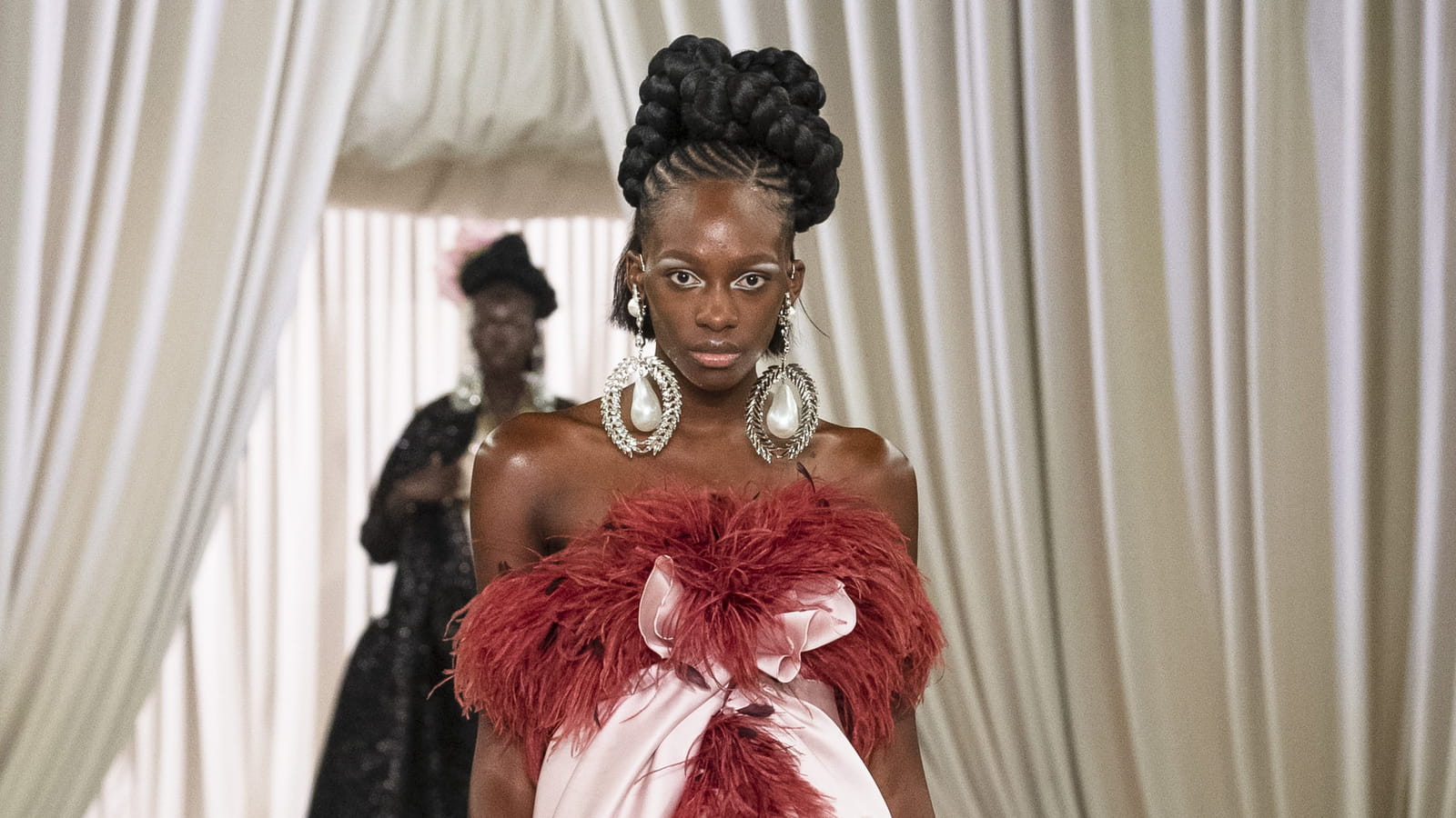Look 16