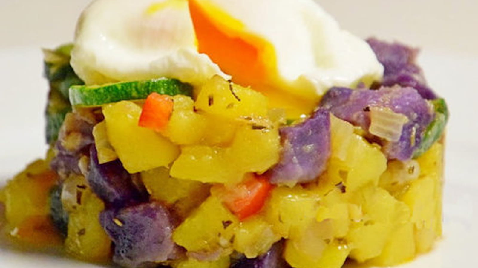 Tour de vitelotte, courgette et butternut garnie d'un oeuf poché