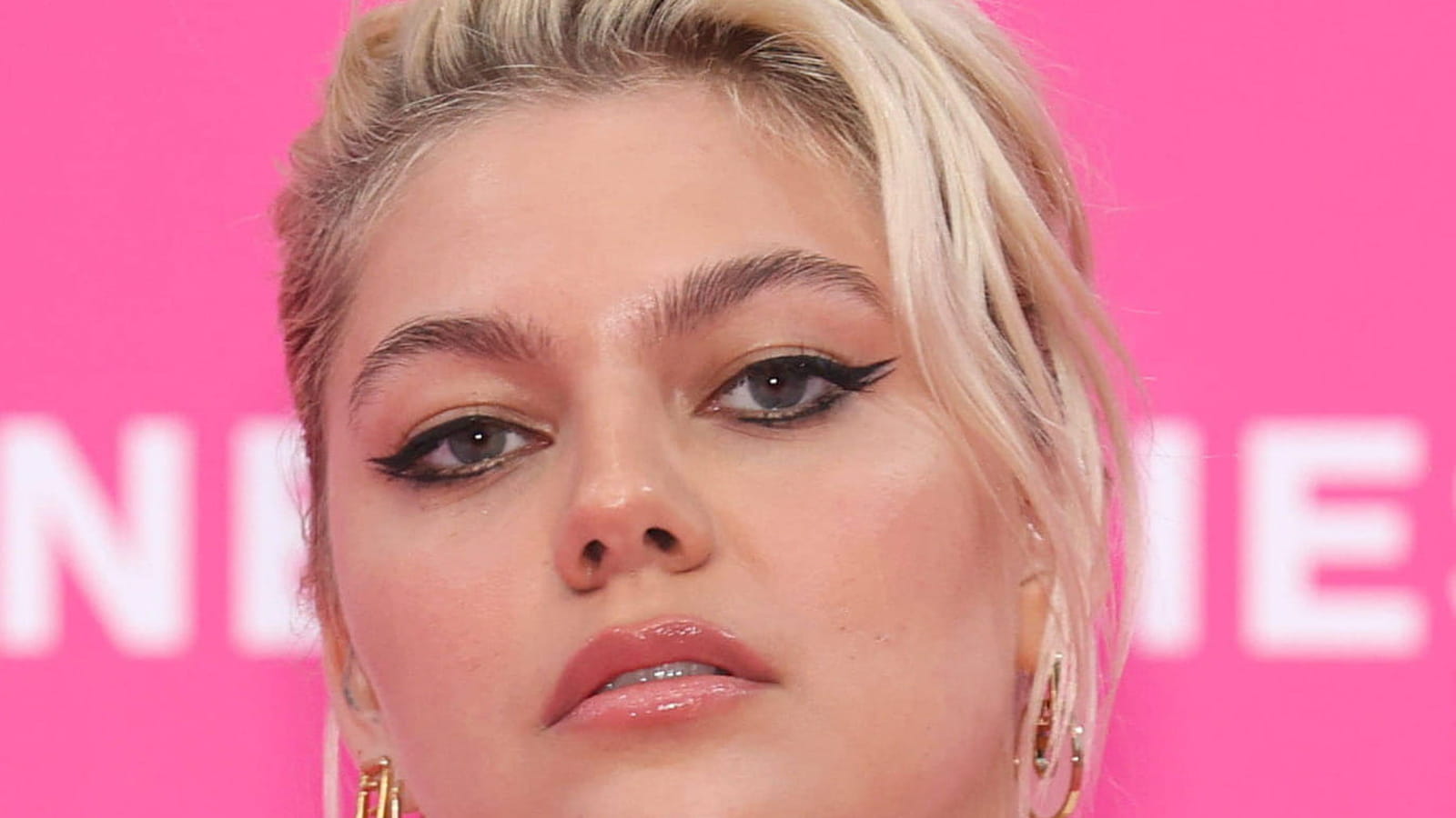 Louane apprêtée 