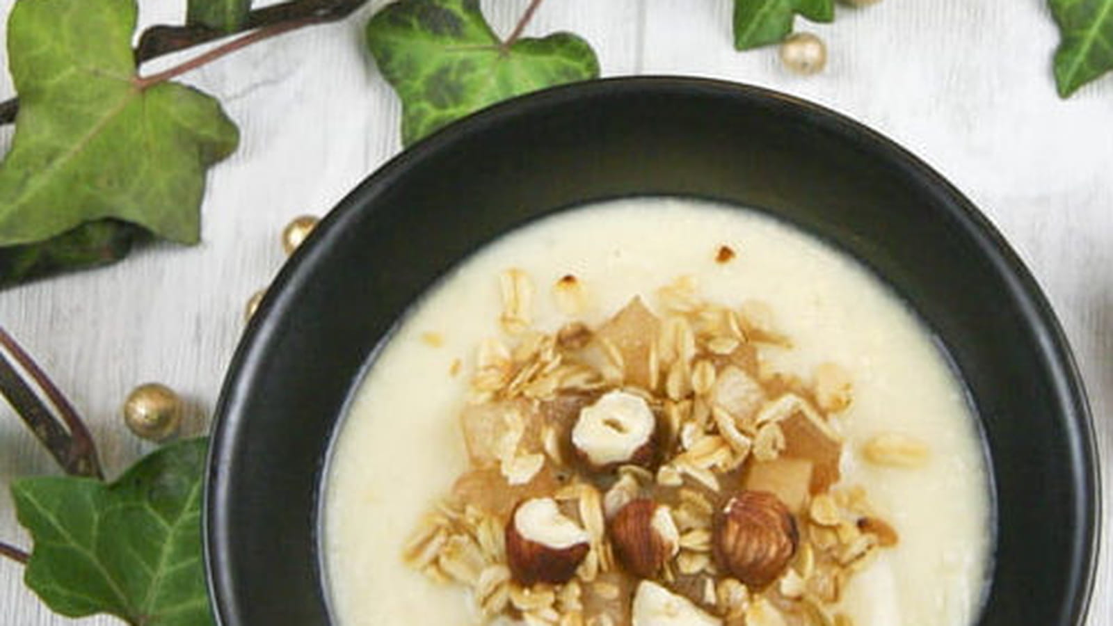 Velouté de panais à la poire et son granola salé