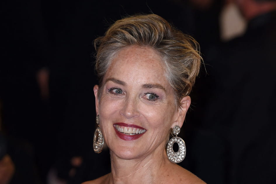 Le rouge &agrave; l&egrave;vres fonc&eacute; de Sharon Stone
