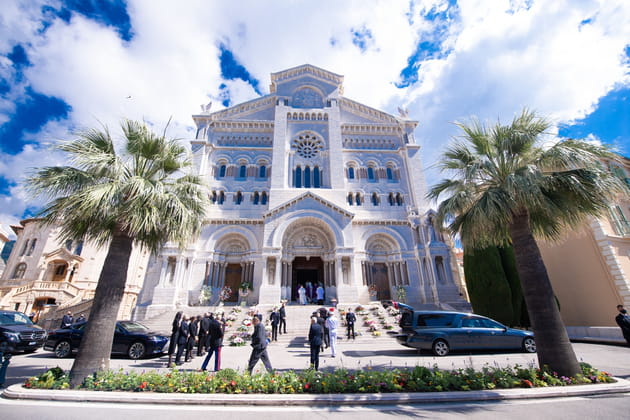 Devant la cathédrale Notre-Dame-Immaculée