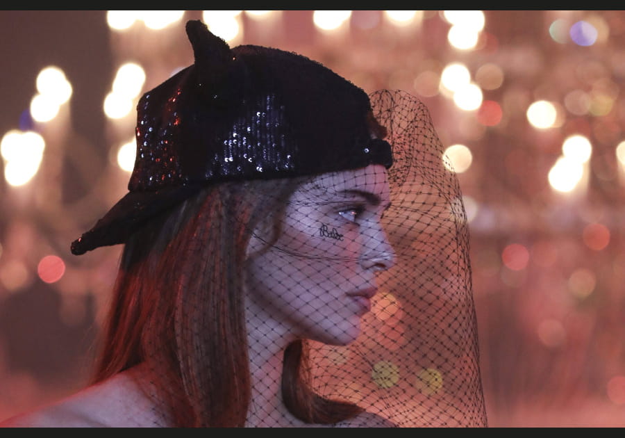 Le tatouage sur le visage d'Off-White