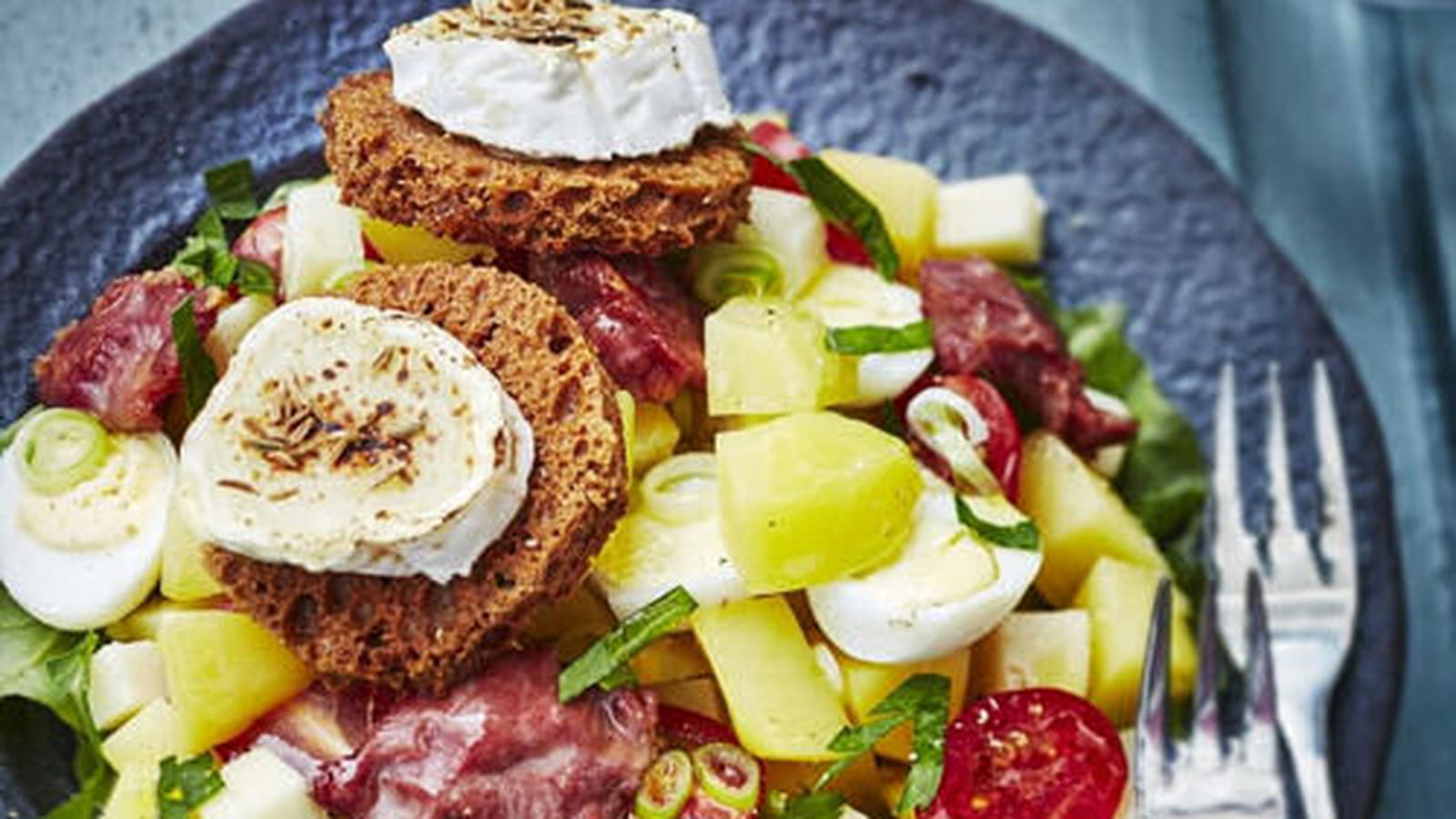 Salade de pommes de terre primeurs aux gésiers et fromages