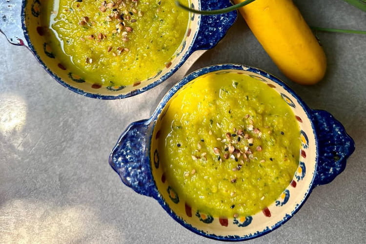 Gaspacho de courgettes jaunes au curcuma
