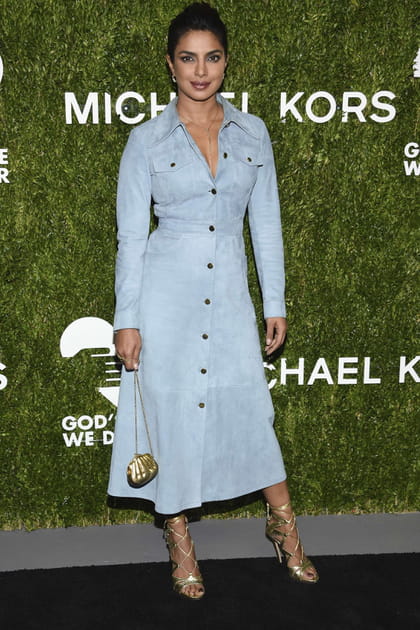 Priyanka Chopra en robe en jean au décolleté en V