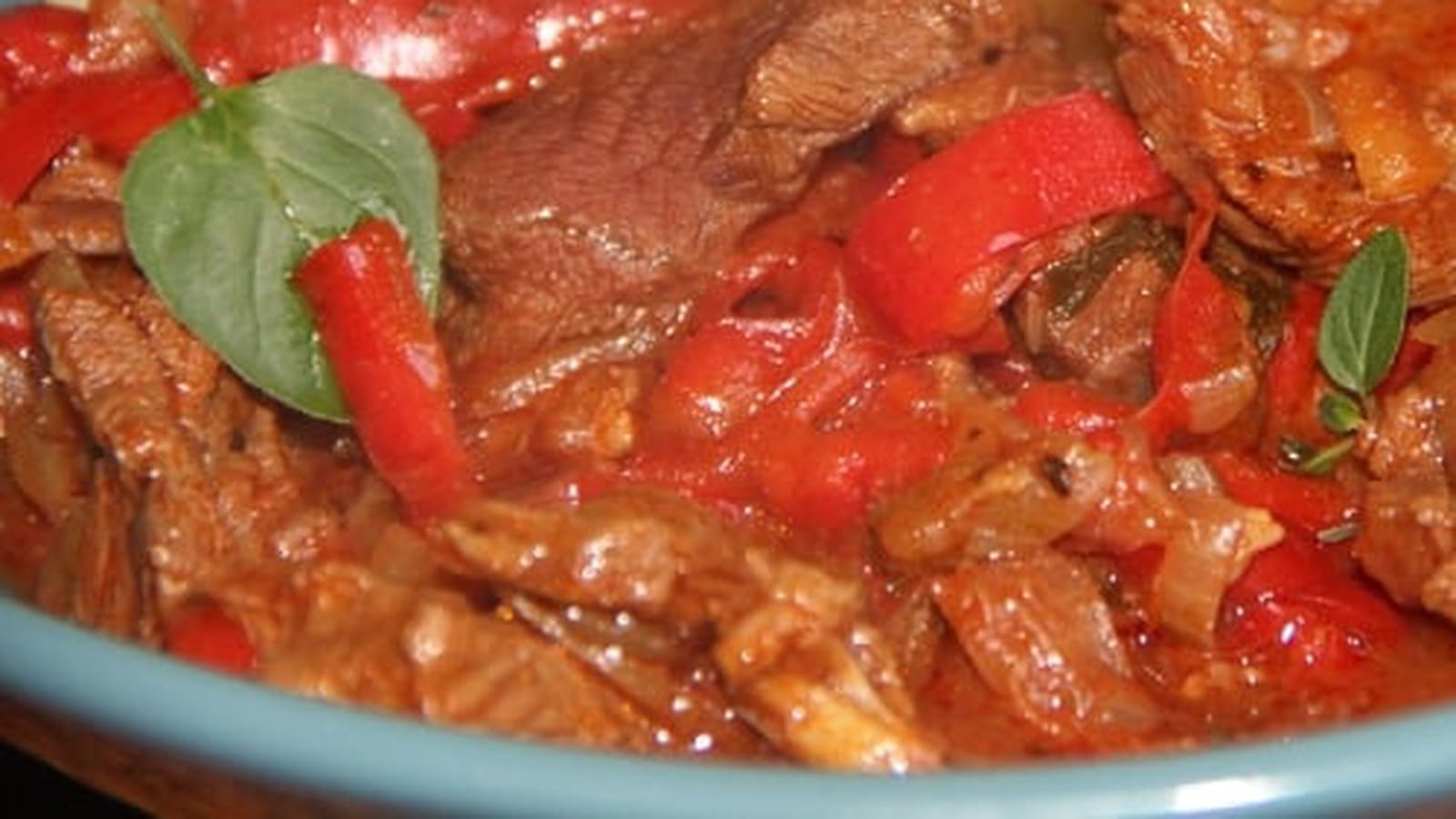 Boeuf mijoté aux poivrons et aux épices