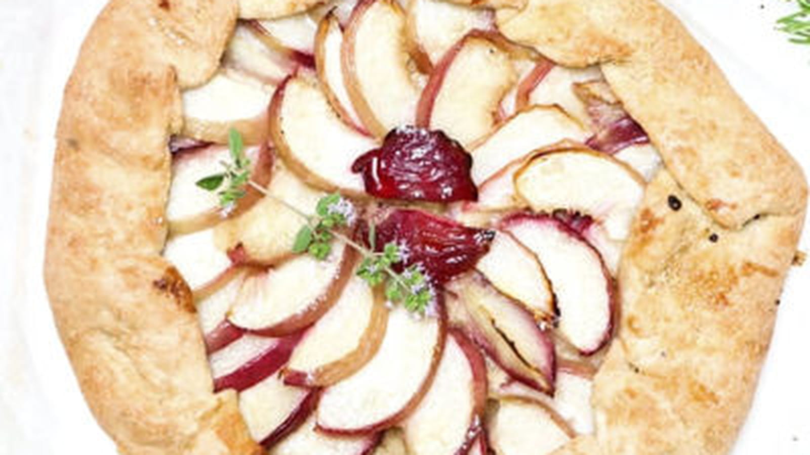 Tarte rustique aux nectarines et amande