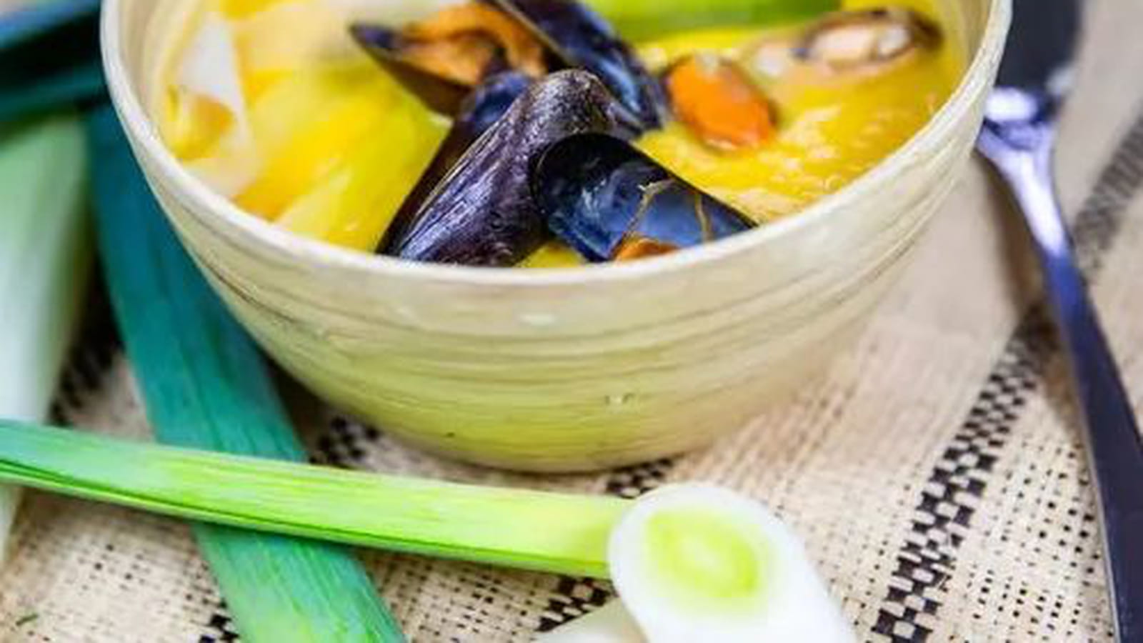 Velouté de poireaux de Normandie, carottes et moules poêlées