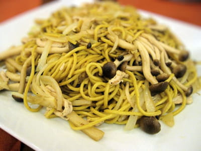 wok de légumes aux nouilles, façon chinoise