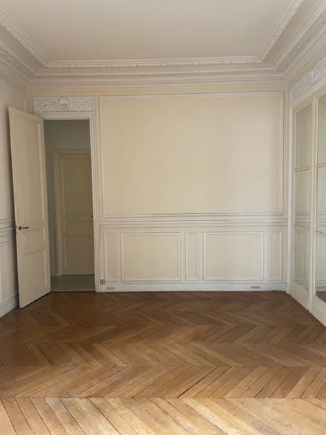 Avant&nbsp;: une chambre vide mitoyenne du salon