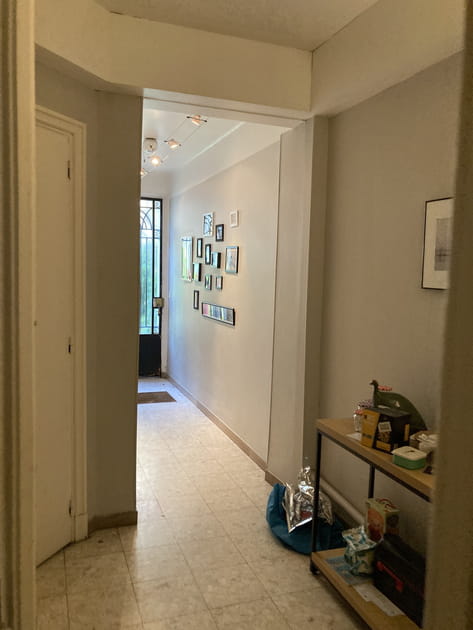Avant&nbsp;: un couloir d'entr&eacute;e fade