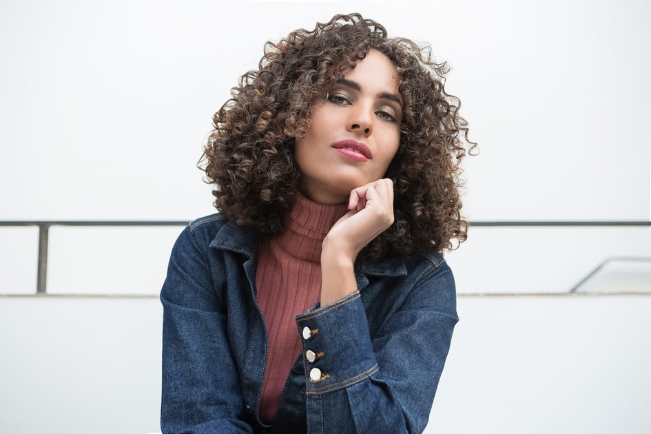 Carr&eacute; long fris&eacute;