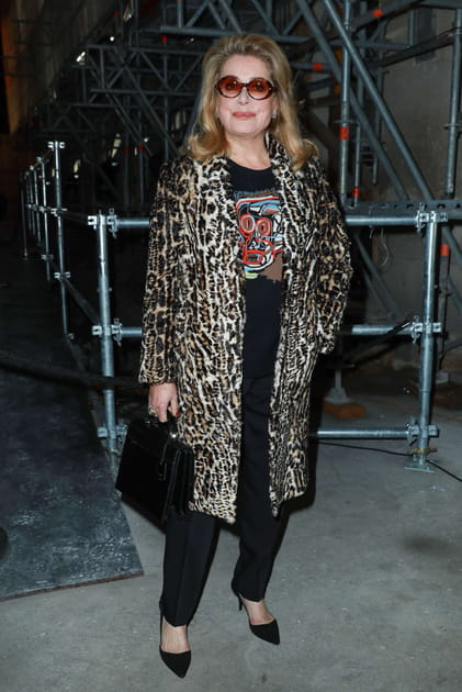 Catherine Deneuve en manteau léopard