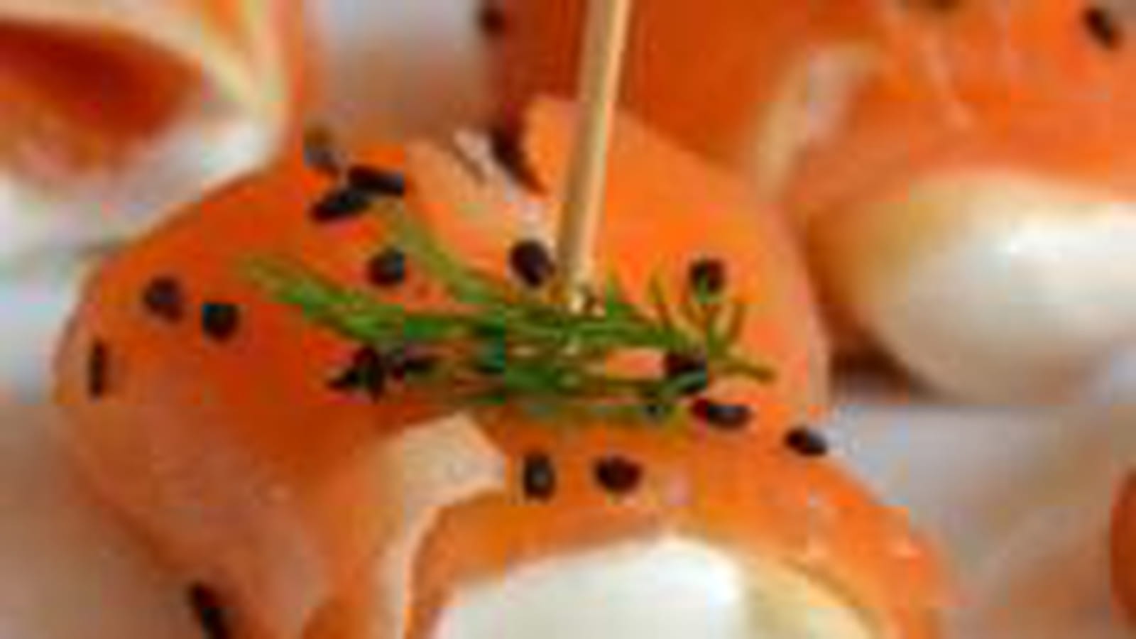 Roulades de saumon fumé, pomme et fromage frais