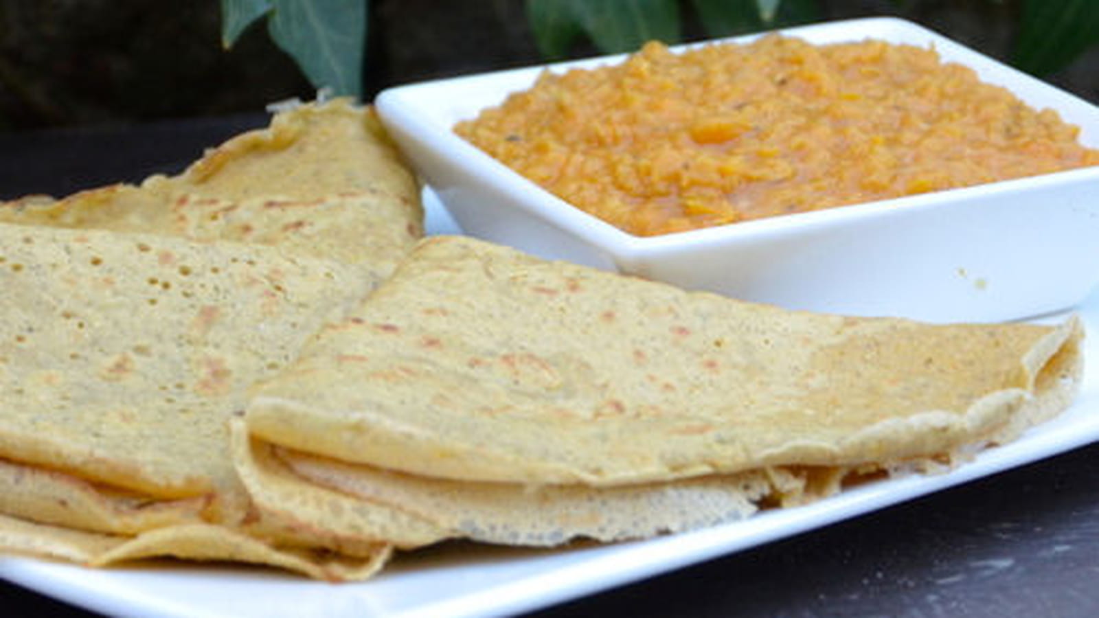 Dahl de lentilles et crêpes de pois chiche à l'indienne