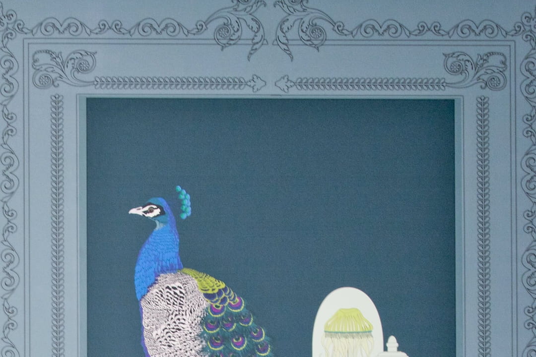 Papier peint avec boiseries trompe-l'œil