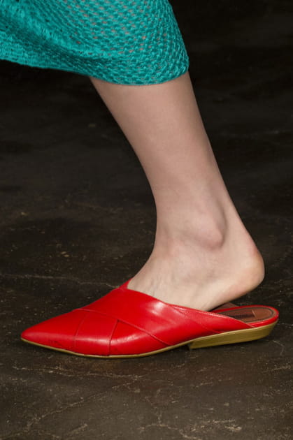 Les mules babouches du d&eacute;fil&eacute; Missoni