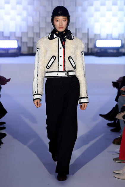 D&eacute;fil&eacute; Courr&egrave;ges