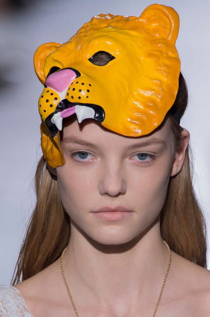 Le chapeau masque d'animal du d&eacute;fil&eacute; John Galliano