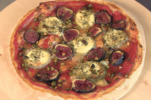 Pizza chèvre, figues, pistaches et miel