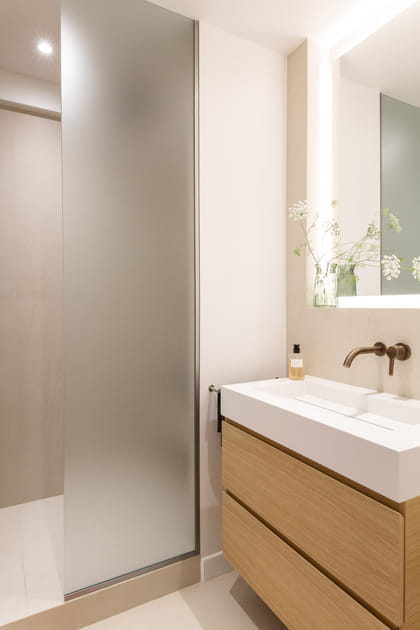 Apr&egrave;s&nbsp;: une salle d'eau beaucoup plus lumineuse