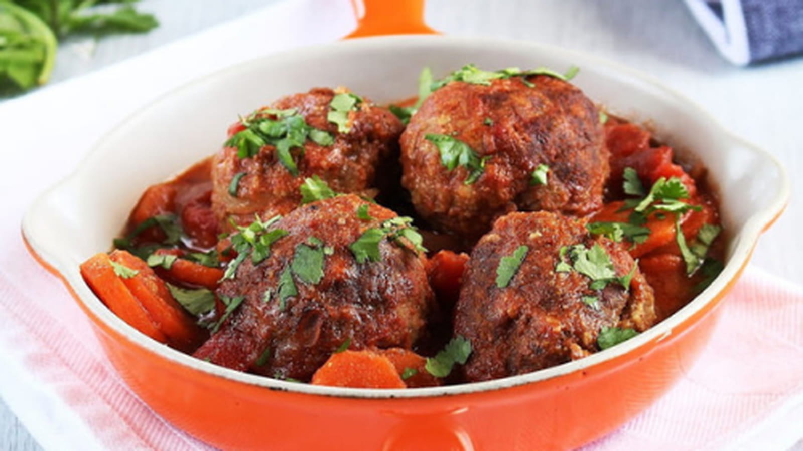 Boulettes de bœuf à la crème de pois chiche et cumin