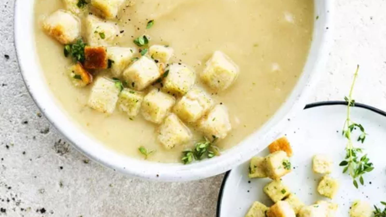 Soupe à l'artichaut et croûtons