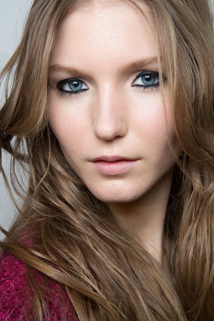 Contour ultra noir chez Monique Lhuillier