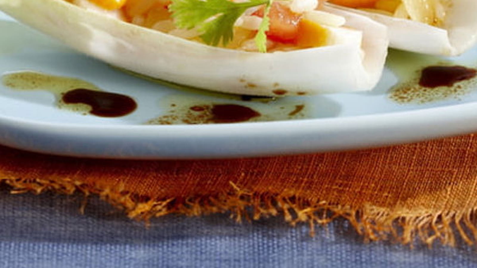 Salade de riz à l'ananas, surimi et endives