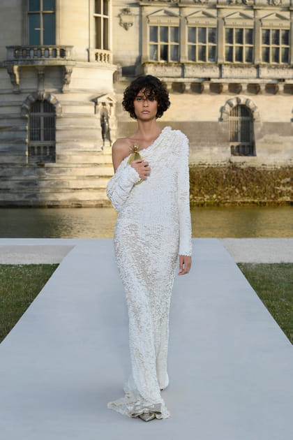 Look 49&nbsp;du d&eacute;fil&eacute; Valentino haute couture automne-hiver 2023-2024