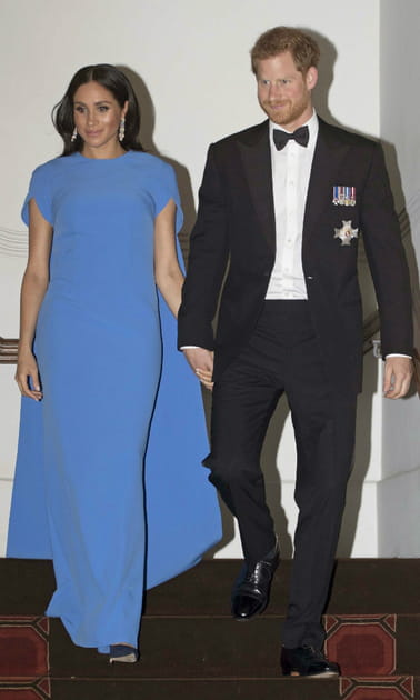 La robe longue bleue de Meghan Markle