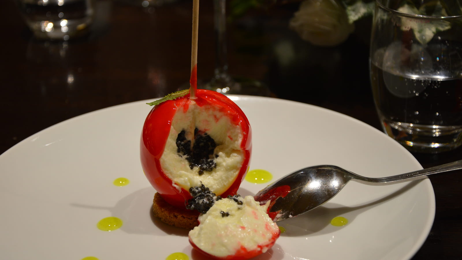 Comme une Pomme d'Amour, coeur caviar Akitania Réserve, crumble à la fleur de sel