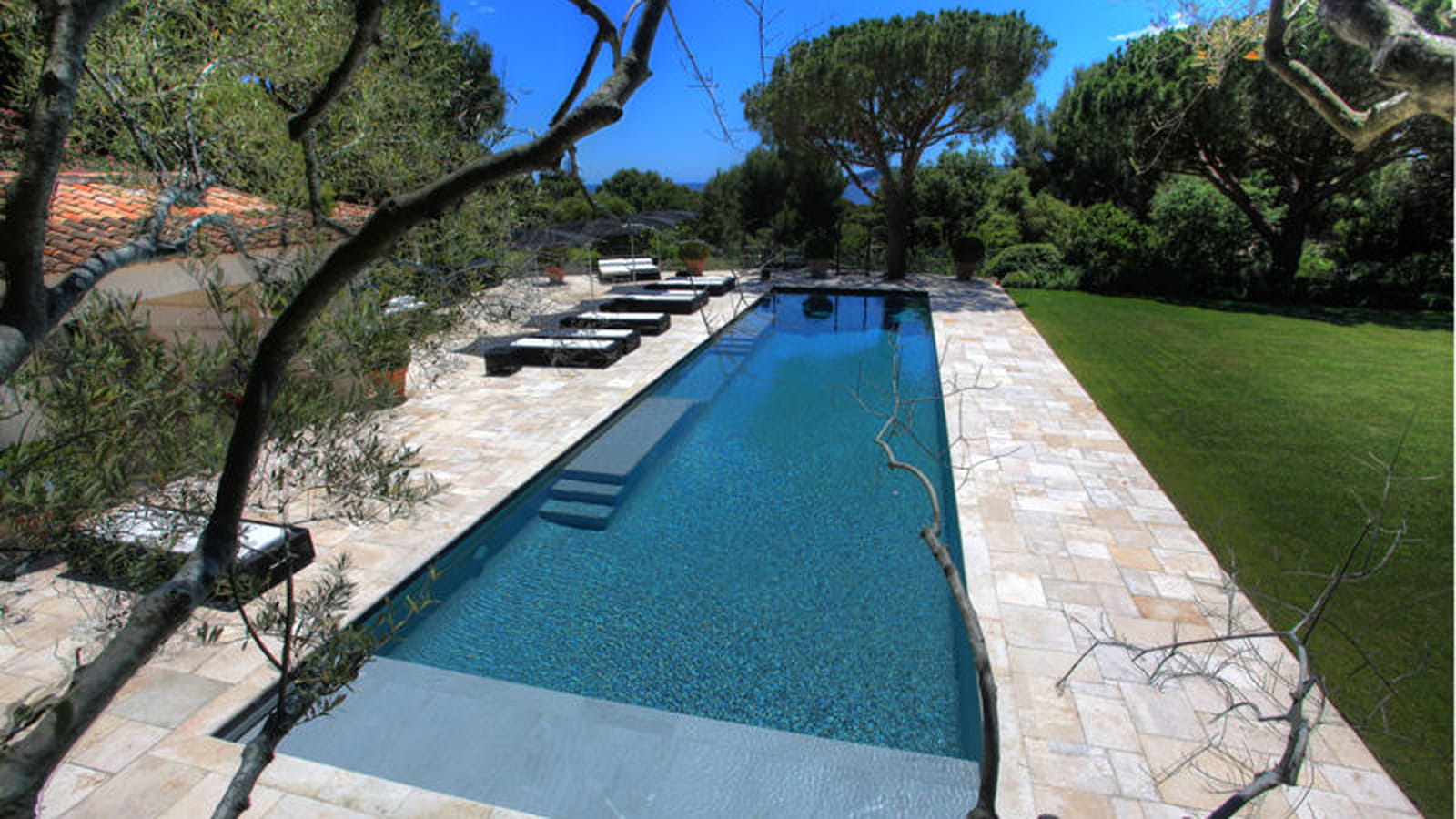 Piscine bien-être et sportive : argent
