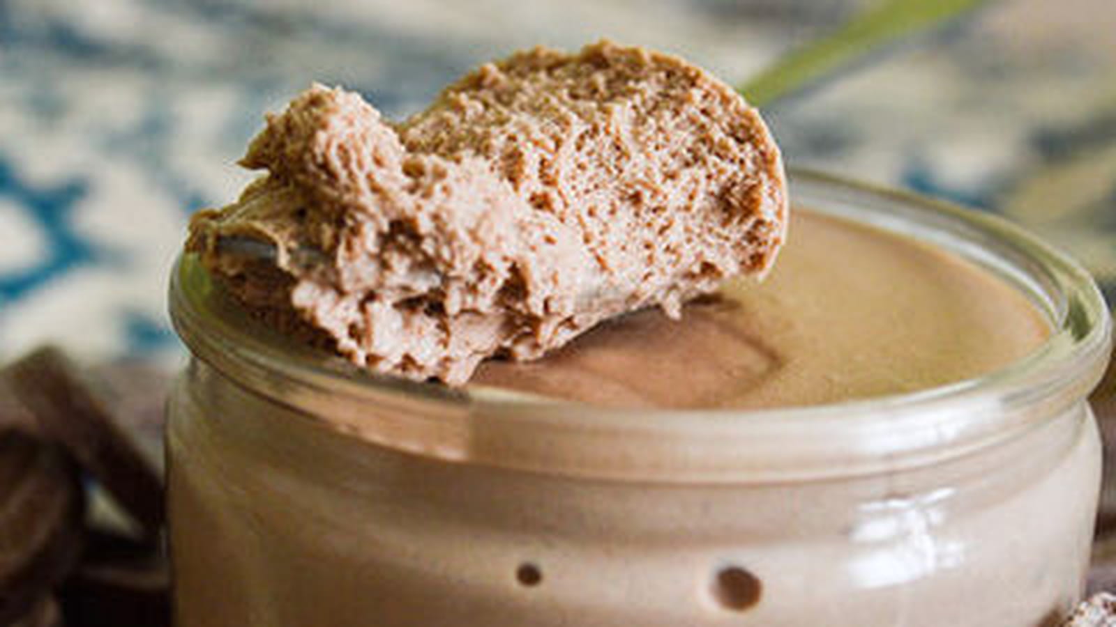 Mousse au chocolat au lait caramélia de Valrhona