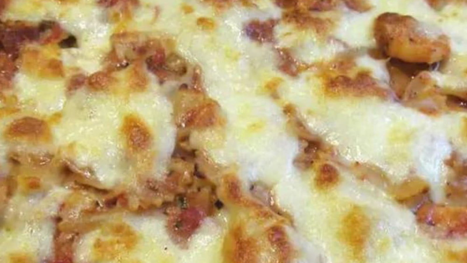 Gratin de pâtes aux crevettes en sauce tomates