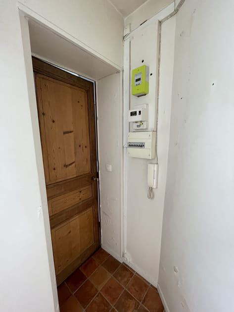 Avant&nbsp;: une jolie porte bois&eacute;e &agrave; conserver