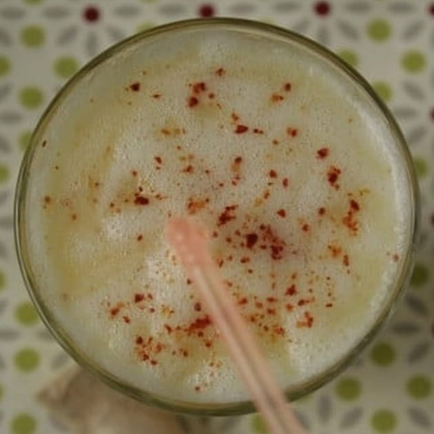 Smoothie (ananas, pomme, gingembre, piment)