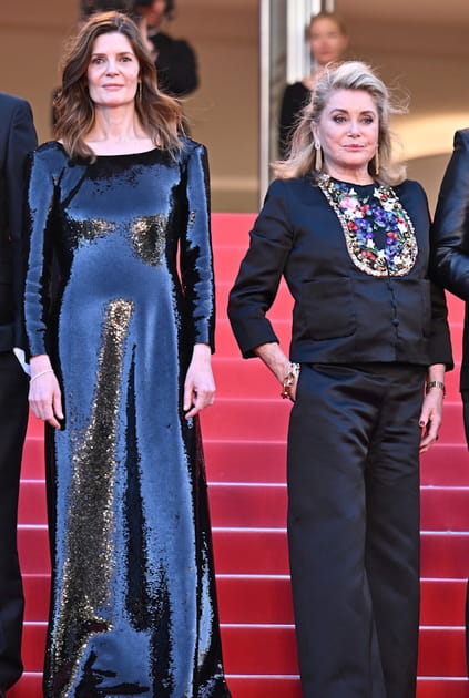 Chiara Mastroianni en robe &agrave; sequins Celine et Catherine Deneuve en ensemble brod&eacute; Chanel