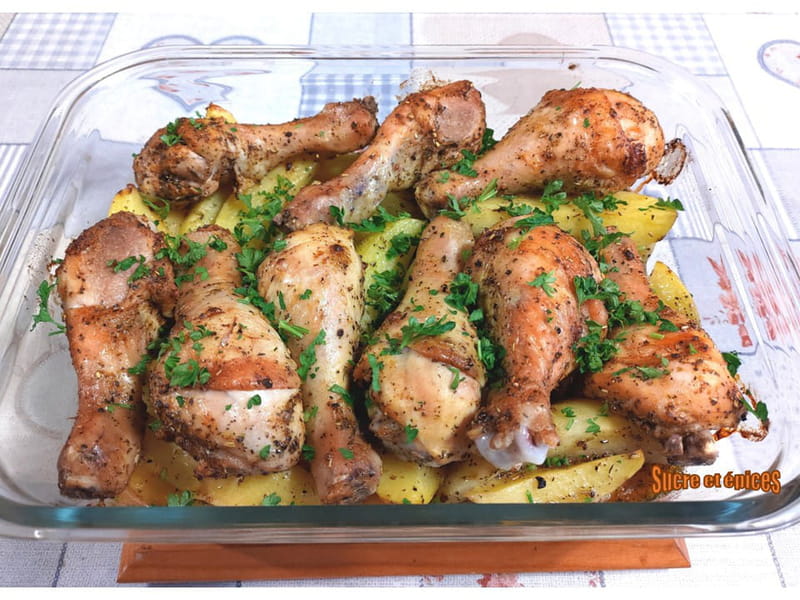 Pilons de poulet et pommes de terre au four : la recette facile