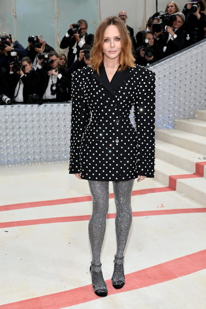 Stella McCartney en robe blazer strass&eacute;e Stella McCartney