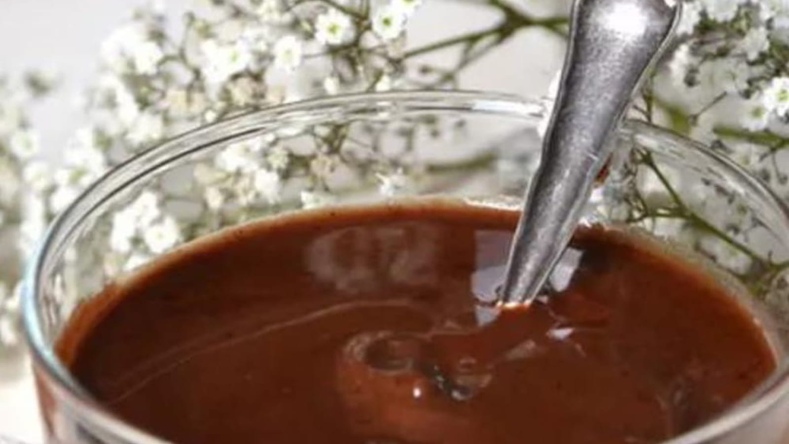 Pâte à tartiner à la poudre et au beurre de cacao cru { Vegan }