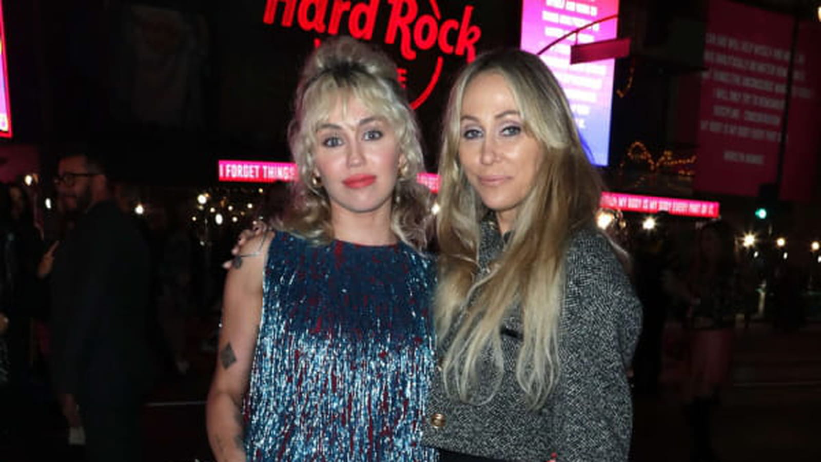 Tish Cyrus et Miley Cyrus le 2 novembre 2021
