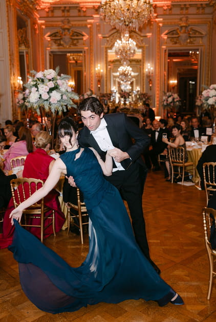 Eirini Zarifi et son cavalier Gabriel de Kergorlay mènent la danse au Bal des Débutantes