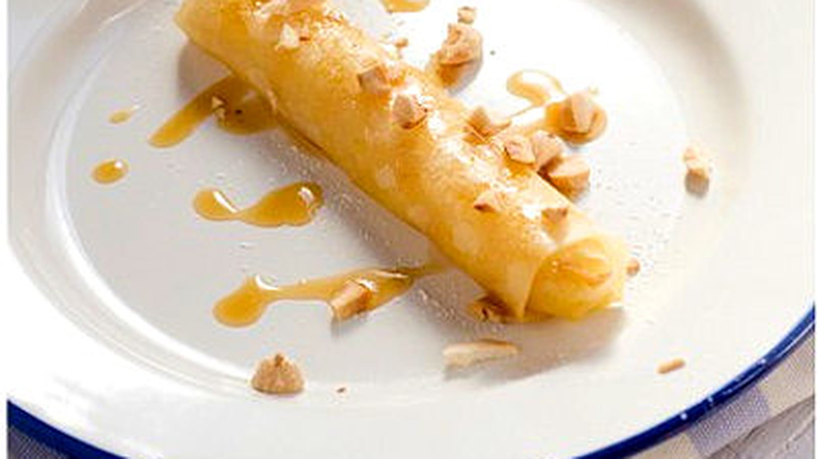  Croustillant aux pommes, crème à la citronnelle, caramel de pommes au beurre salé et amandes torréfiées