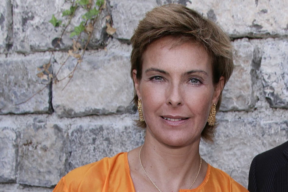 Carole Bouquet, bronz&eacute;e avec sa coloration caramel